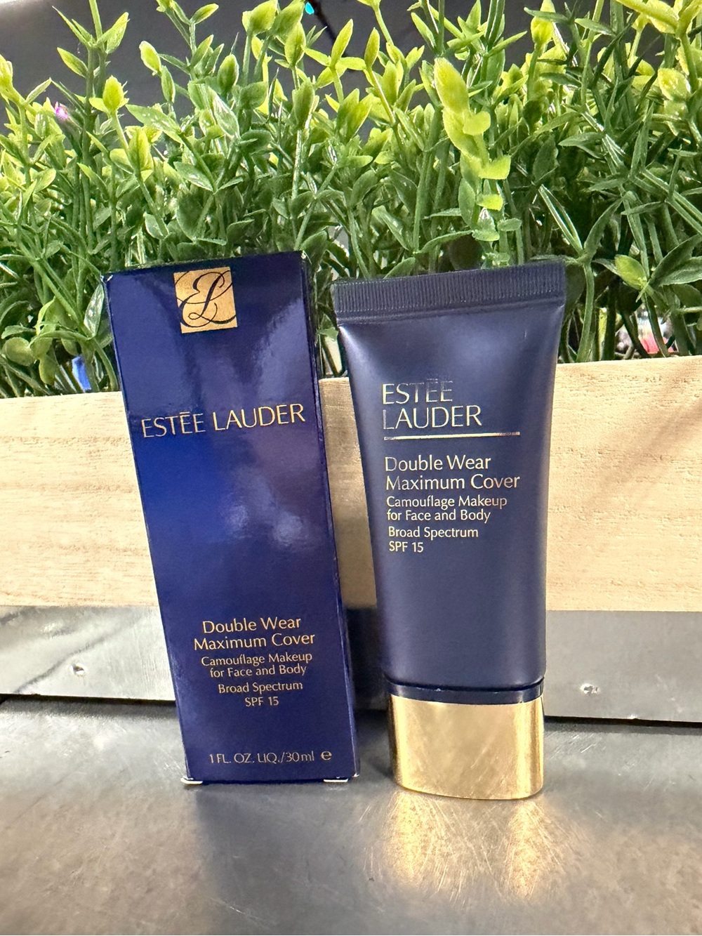 Estée Lauder Double Wear Foundation - NEW - Picture 2 of 8